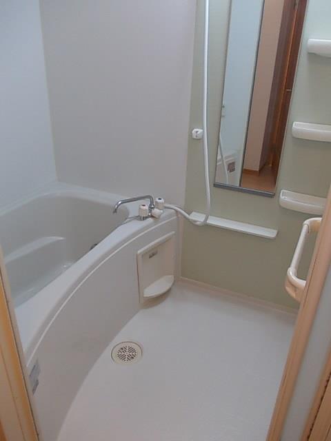 バス・シャワールーム　浴室乾燥・追い焚き機能付きです！