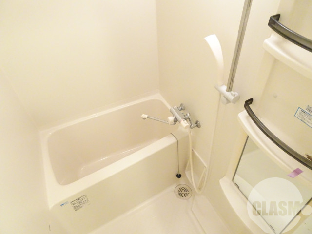 バス・シャワールーム　キレイにリフォームされています♪