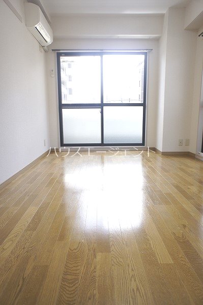 居室・リビング　日当たりがいいですね。