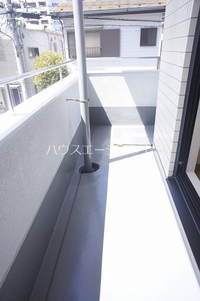 バルコニー　南向きで明るいバルコニー