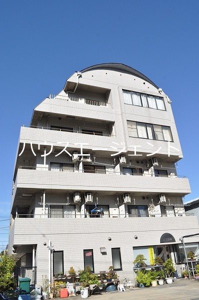 建物外観　鉄筋コンクリート、しっかり造のマンションです。日当たり良好で