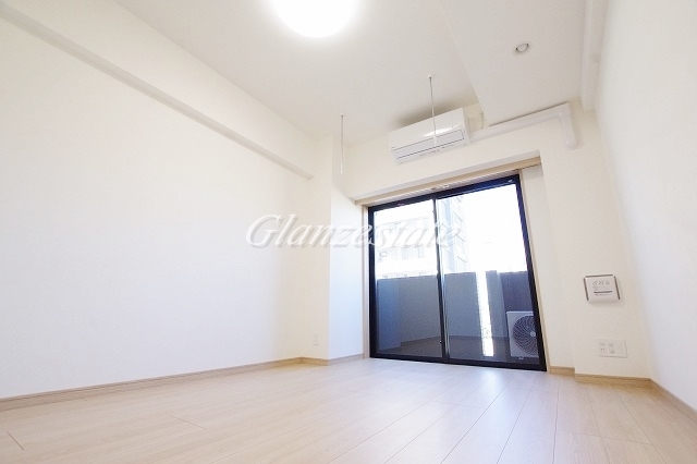 居室・リビング　☆陽の差し込む明るいリビング☆