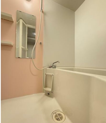 バス・シャワールーム　コンパクトで使いやすいお風呂です