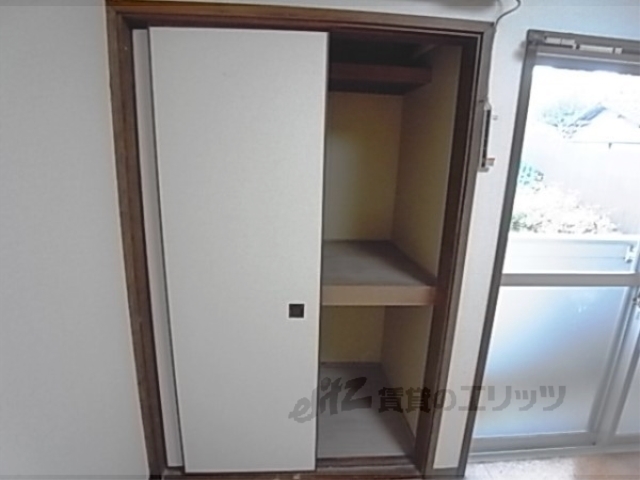 収納　奥行があるので色々収納できます