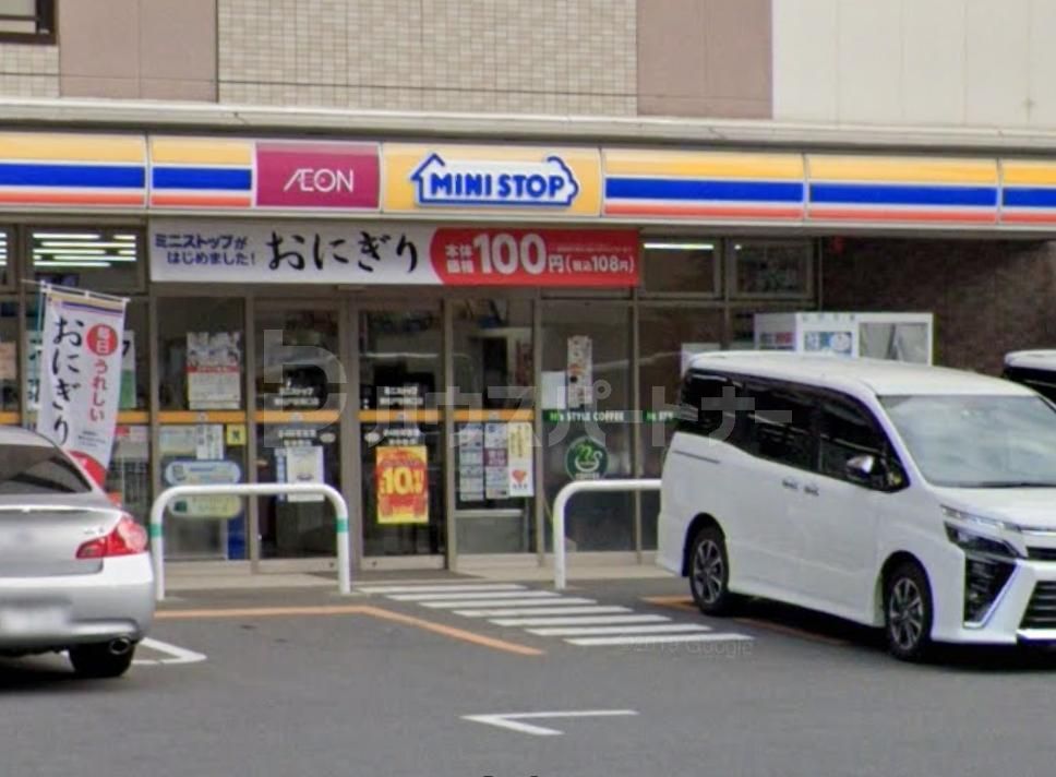 コンビニ　ミニストップ東松戸駅東口店（コンビニ）まで200m