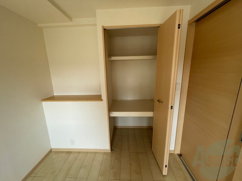 収納　寝室の収納になります。広々としてたくさん収納できます。