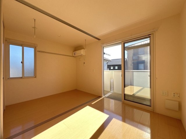 居室・リビング　LDK（別角度）