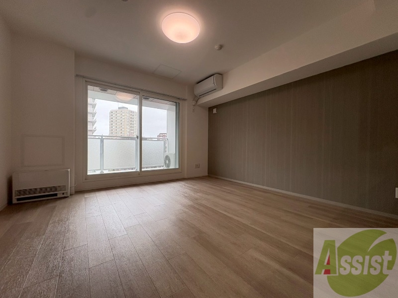 居室・リビング　リビングです。窓が大きくて明るいですね！