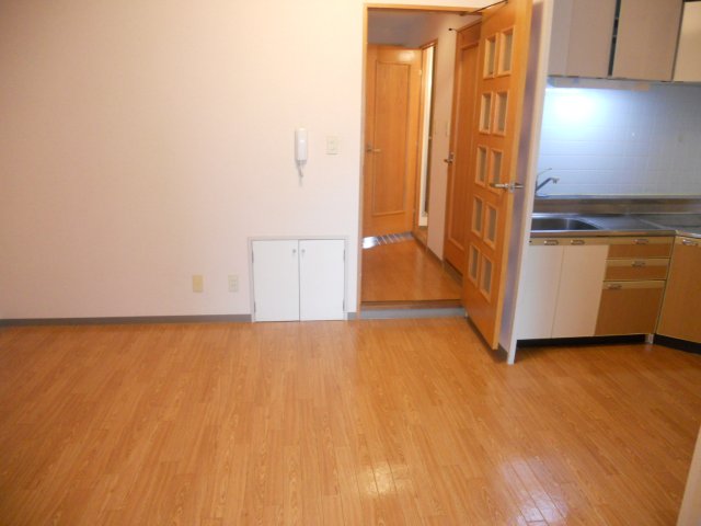 居室・リビング　別号室参考写真です。現況優先となります。