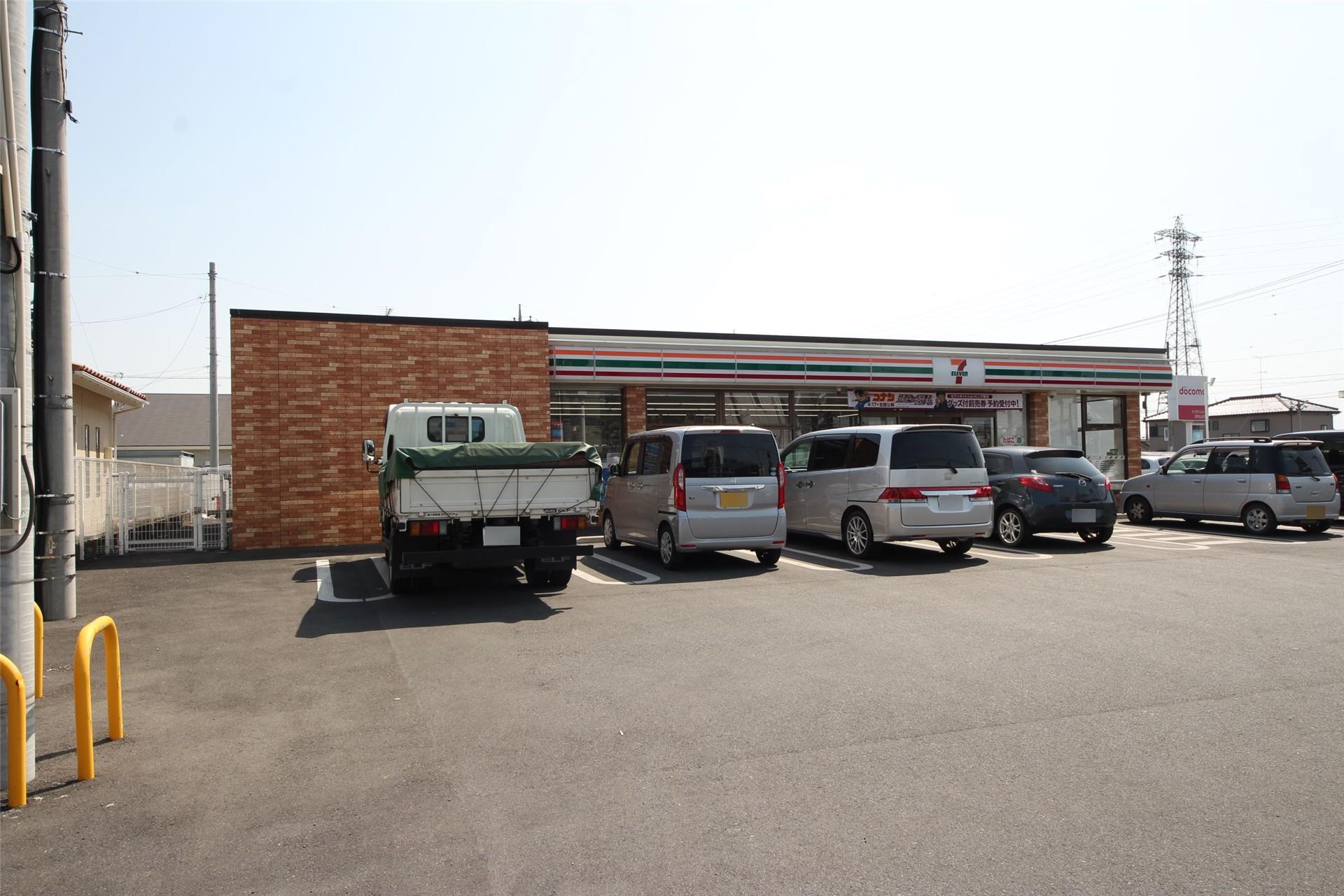 コンビニ　セブンイレブン足利借宿店（コンビニ）まで185m