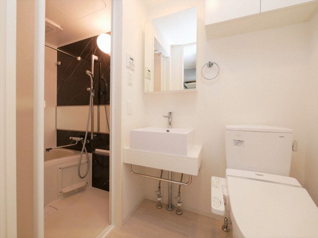 洗面設備　独立洗面台、朝の身支度には欠かせません