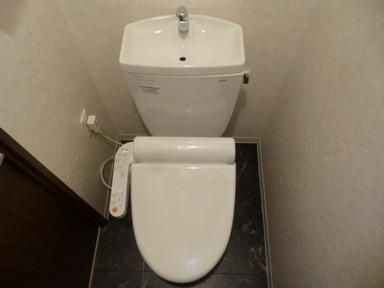 トイレ　洗浄便座付お手洗い