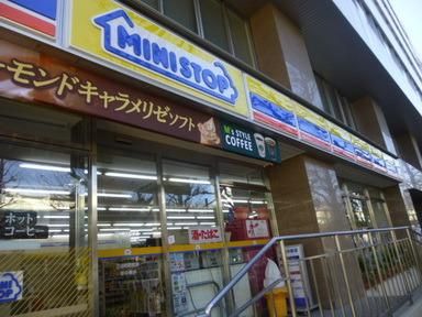 コンビニ　ミニストップ（コンビニ）まで412m