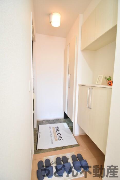 玄関　うどん県のお部屋探しはうどん不動産へ うどんちゃんとLINE