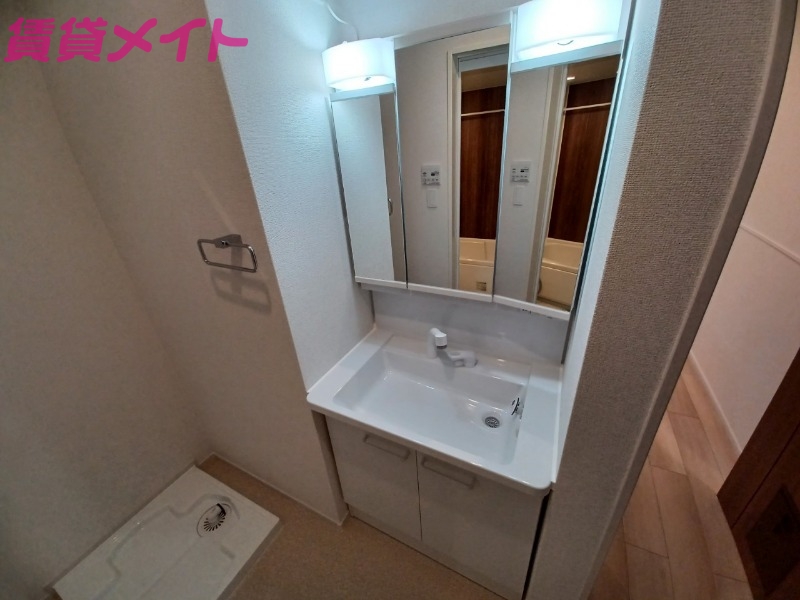 洗面設備　同型参考写真