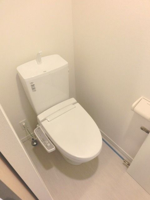 トイレ　洗浄便座です