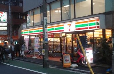 コンビニ　セブン－イレブン板橋本町駅東店（コンビニ）まで338m