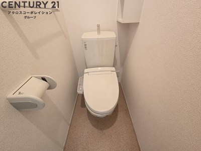 トイレ　温水洗浄便座付きのトイレです♪