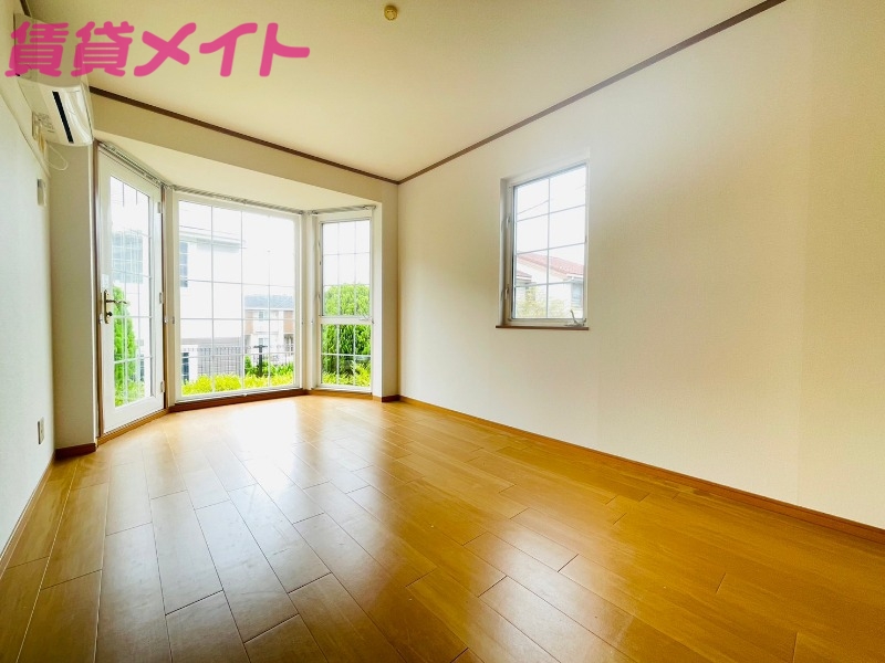 居室・リビング　同型参考写真