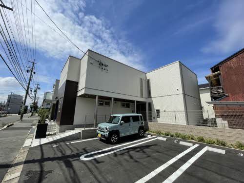 建物外観　近鉄名古屋線「津新町駅」まで徒歩８分。