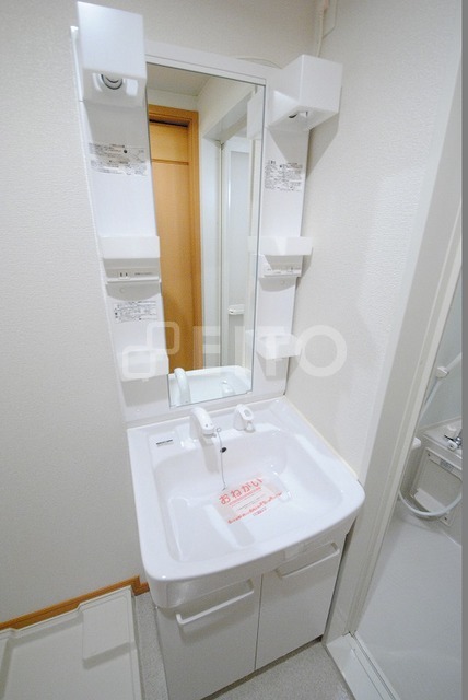 洗面設備　写真は１０１号室