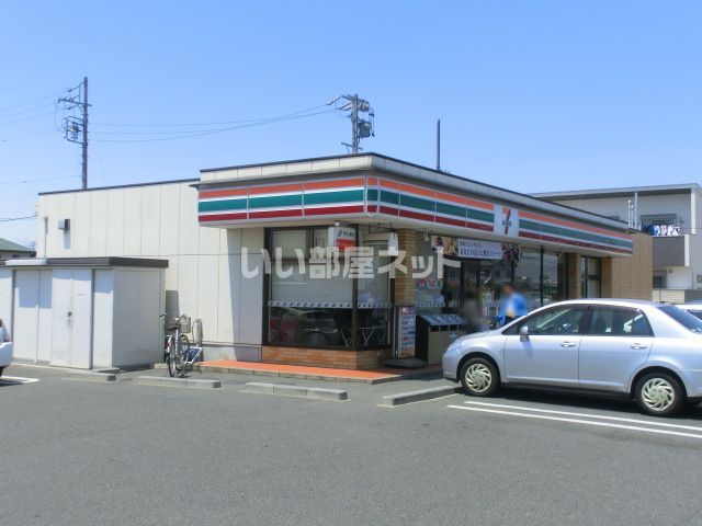 コンビニ　セブンイレブン（コンビニ）まで527m