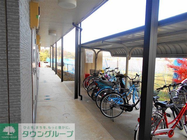 その他　屋根付き駐輪場