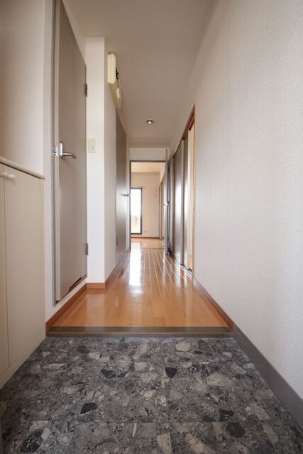 玄関　※別室の参考写真の為、現況優先です。