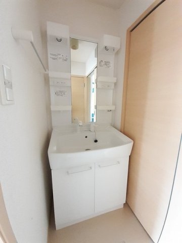 洗面設備　コンパクトで使いやすい洗面所