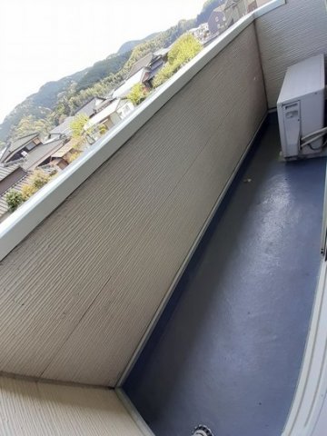 バルコニー　外からの目が気にならないバルコニーで洗濯物が干せます