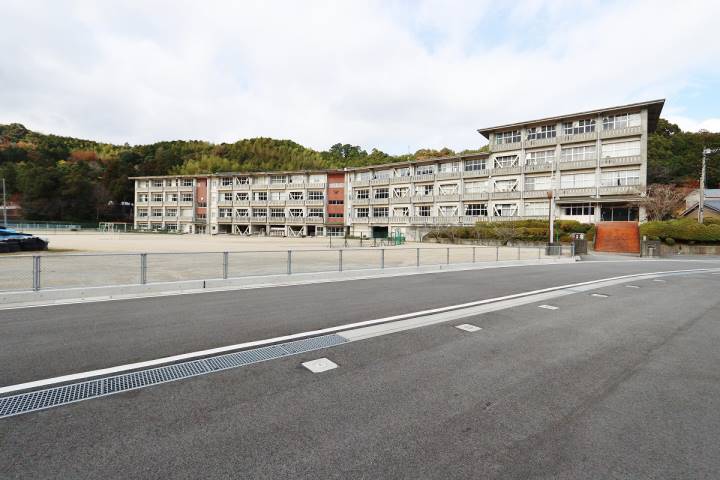 中学校　羽ノ浦中学校（中学校）まで1500m