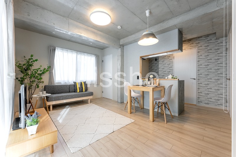 居室・リビング　２面採光の明るい南西向きのLDK！