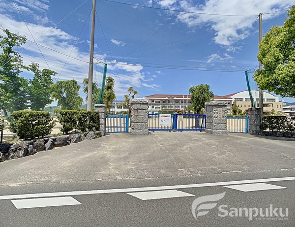 中学校　重信中学校（中学校）まで600m