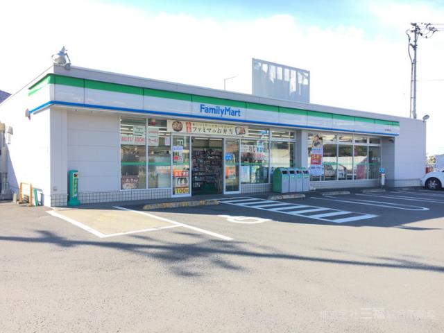 コンビニ　ファミリーマート（コンビニ）まで985m