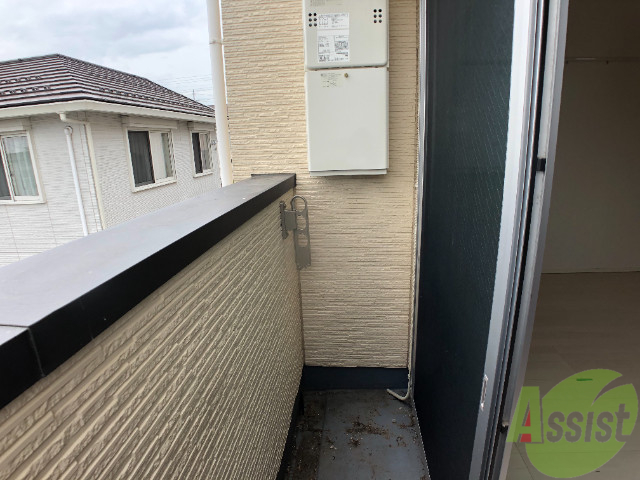 バルコニー　こちらはバルコニー。洗濯物が干せるようになっています。