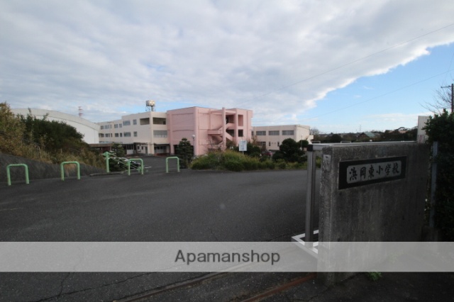 小学校　御前崎市立浜岡東小学校（小学校）まで694m