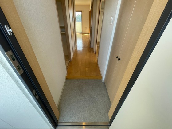 玄関　※別部屋の写真です
