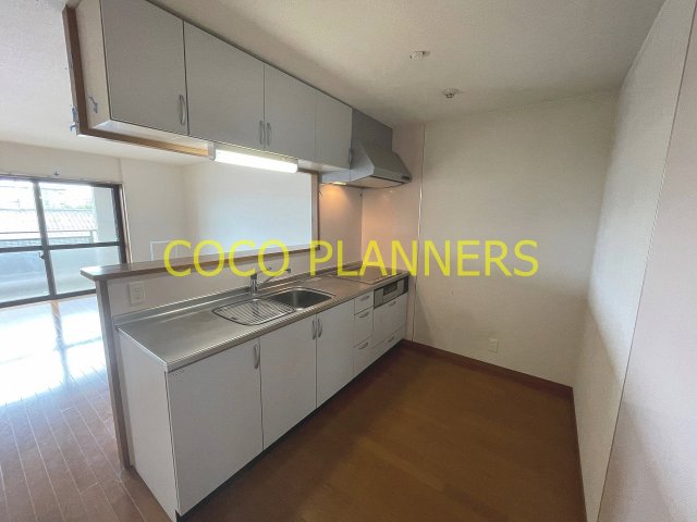 キッチン　※別号室の写真です。現況優先となります。