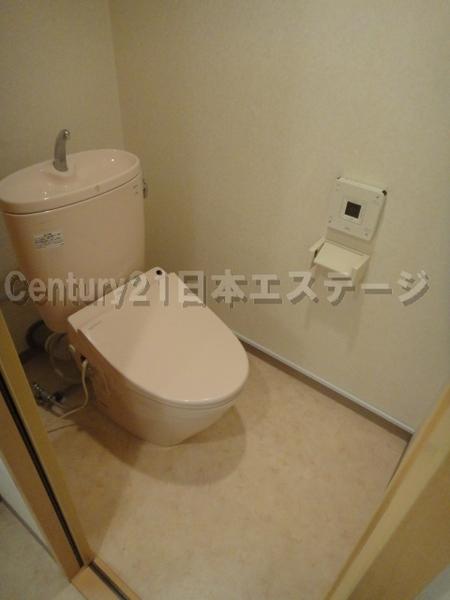 トイレ　温水洗浄便座完備です