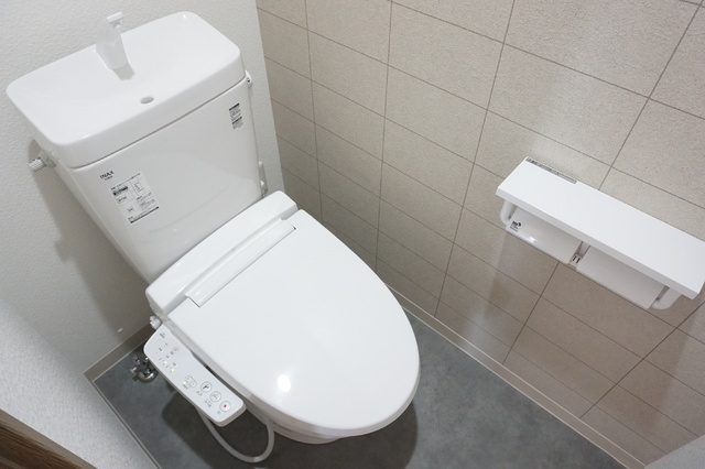 トイレ　温水洗浄便座※同タイプ参考写真