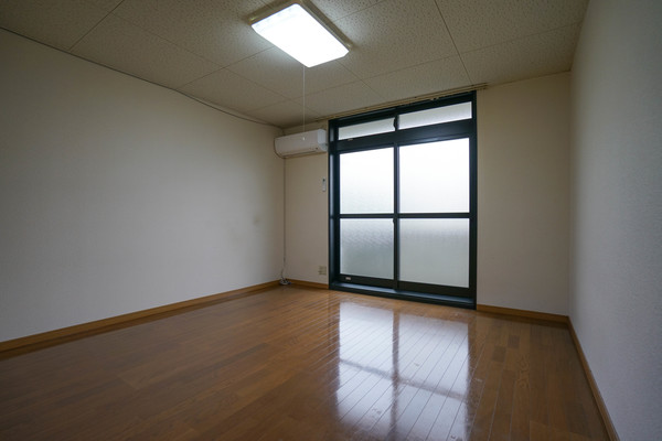 居室・リビング　同じ建物の別の部屋
