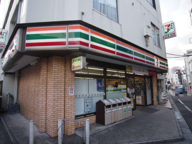 コンビニ　セブンイレブン（コンビニ）まで761m