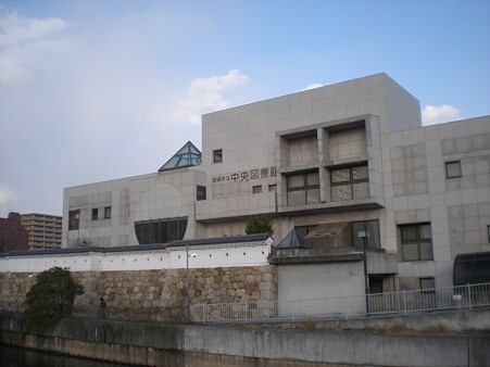 図書館　尼崎市立中央図書館（図書館）まで1702m