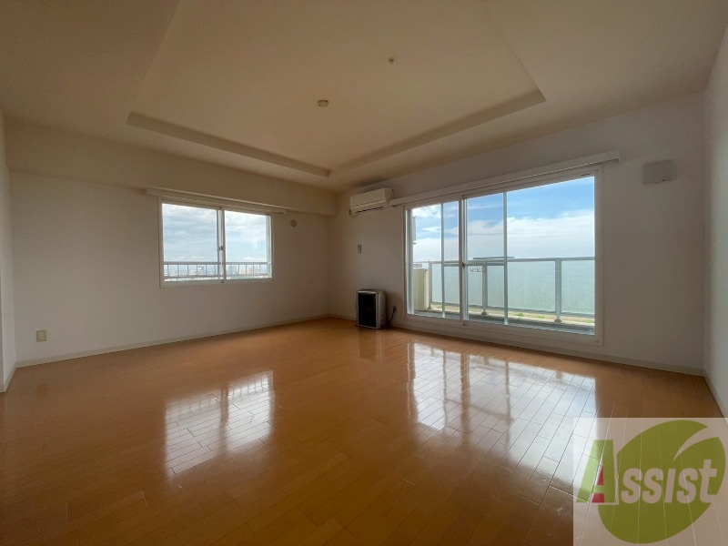 居室・リビング　広くてキレイなお部屋が広がっていて、充実した生活が送れそう。