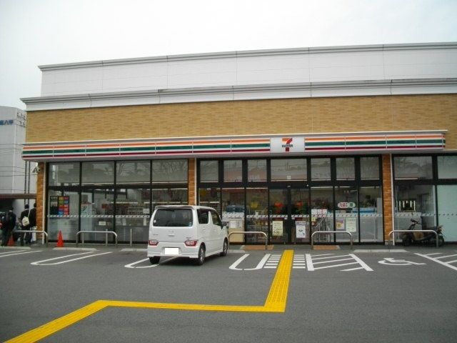 コンビニ　７イレブン有野中町２丁目店様（コンビニ）まで380m