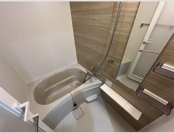 バス・シャワールーム　※写真は同じマンションの違う部屋のものになります。