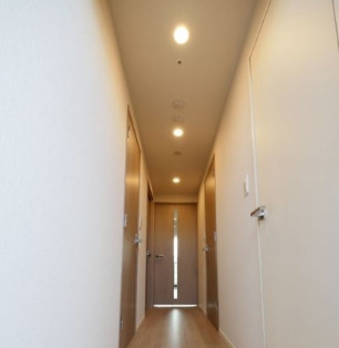 玄関　※別部屋の参考写真です。