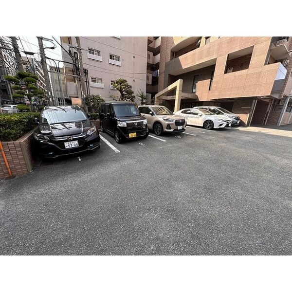 駐車場　ディーセント天神南