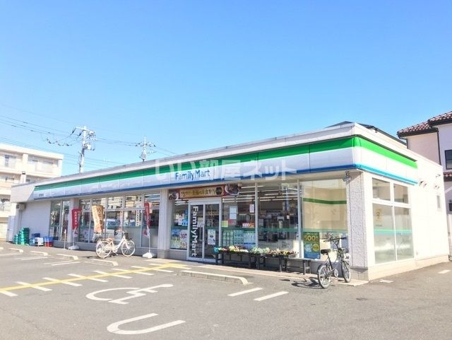 コンビニ　ファミリーマート坂戸花影町店（コンビニ）まで114m