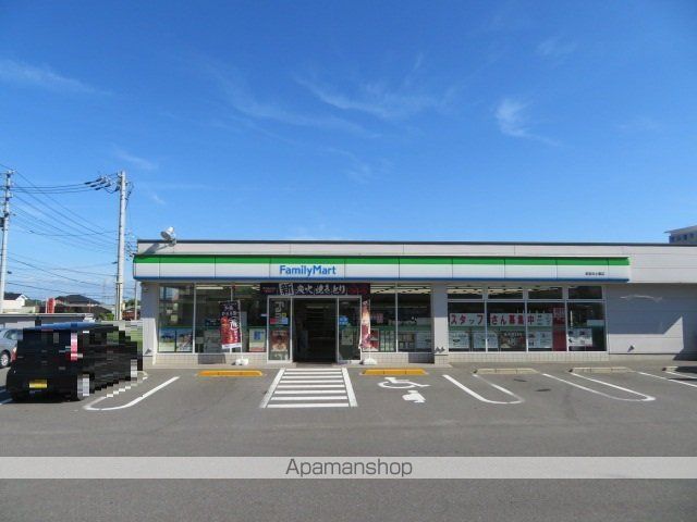 コンビニ　ファミリーマート（コンビニ）まで601m